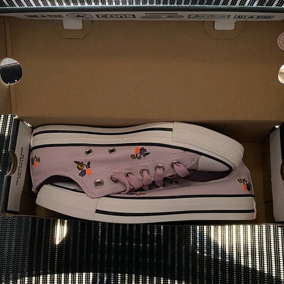 NWT Converse Chuck Taylor All Star Sneaker - Size 7 - Picture 3 of 5